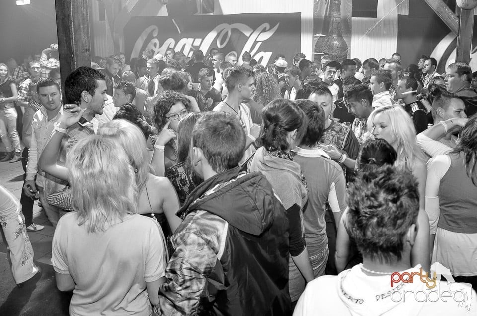 Halloween Party & Laser Show în Faház,