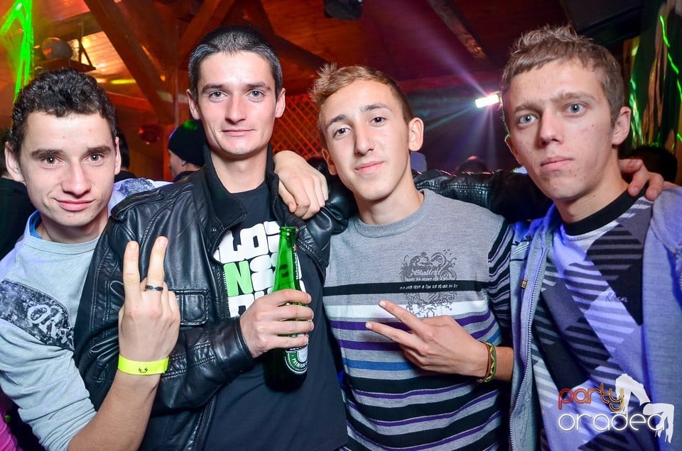 Halloween Party & Laser Show în Faház,