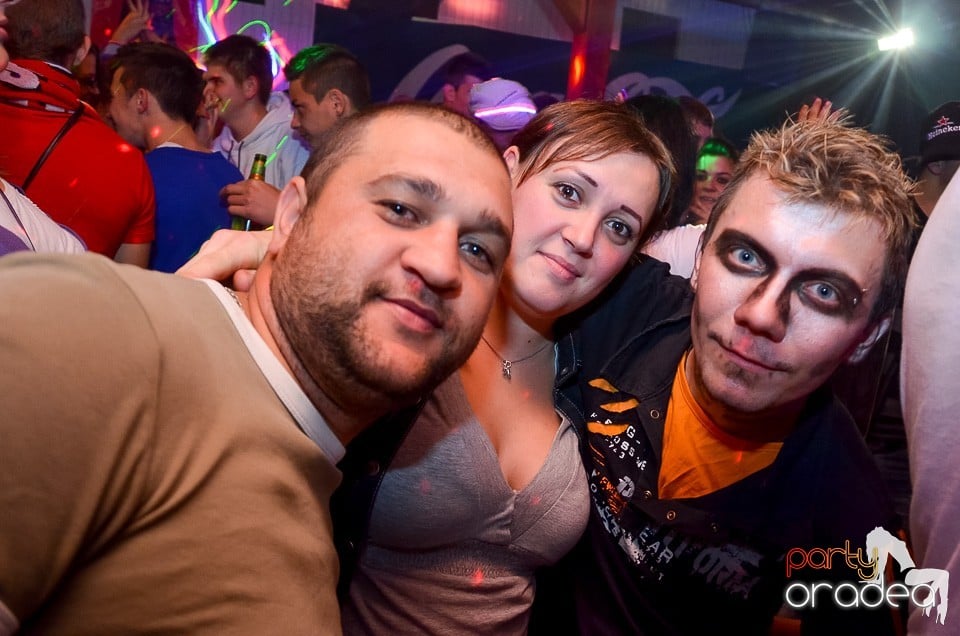 Halloween Party & Laser Show în Faház,
