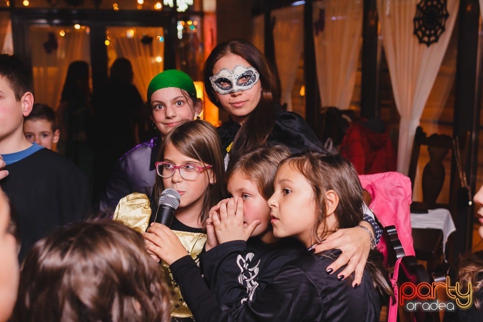 Halloweenul copiilor, Restaurant Retro