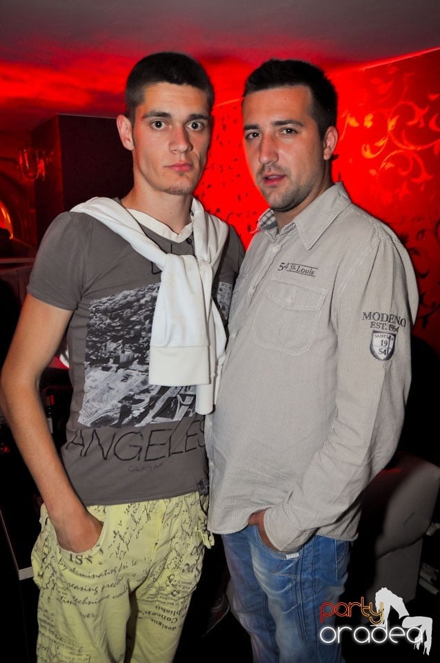 Happy Minute Party în Club Atti's,