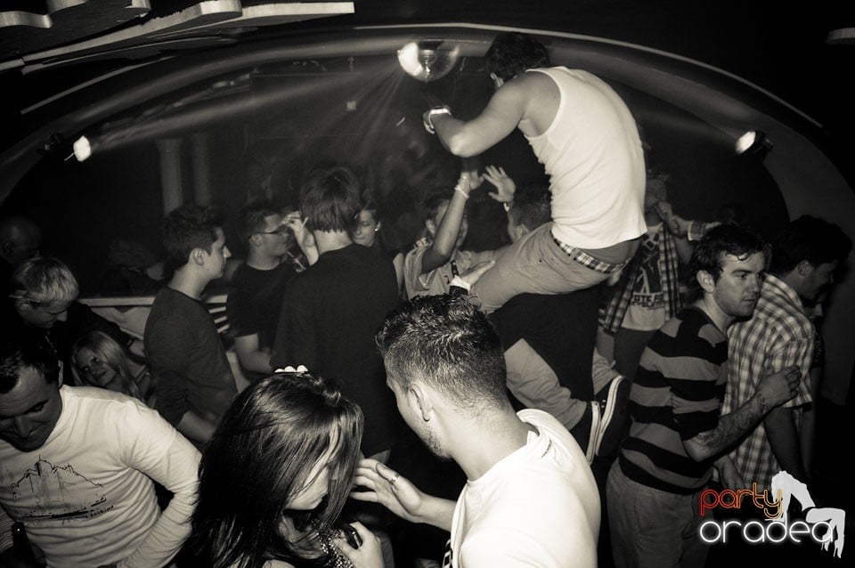 Happy Minute Party în Club Atti's,