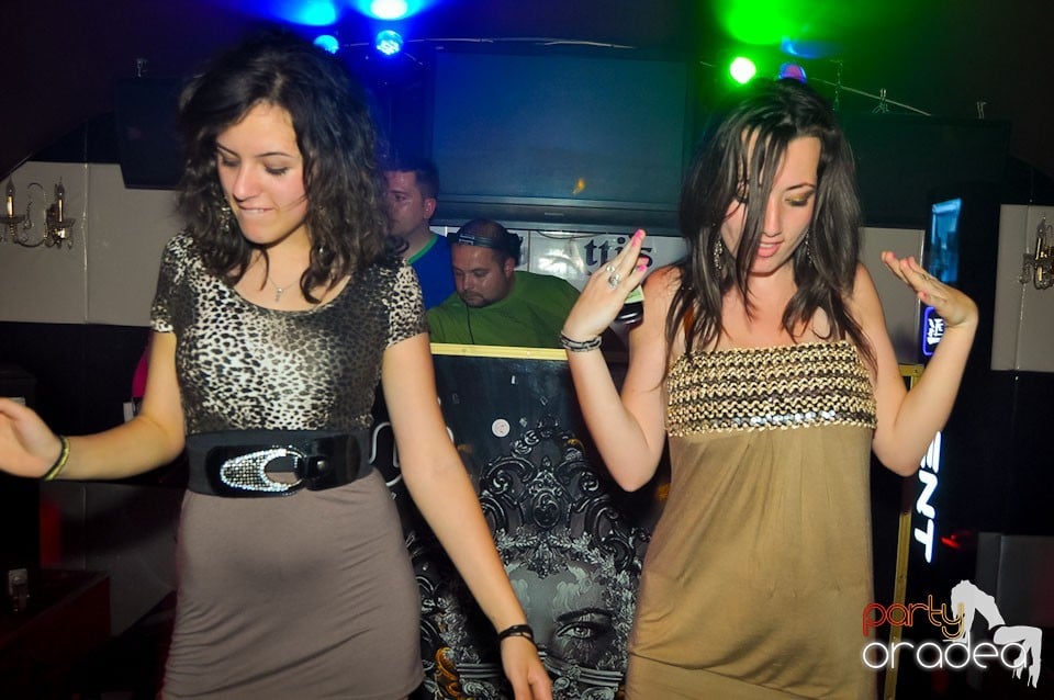 Happy Minute Party în Club Atti's,