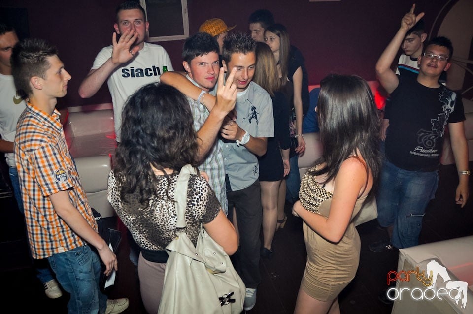 Happy Minute Party în Club Atti's,