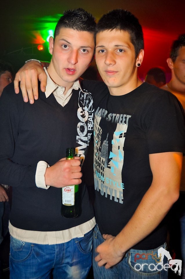 Happy Minute Party în Club Atti's,