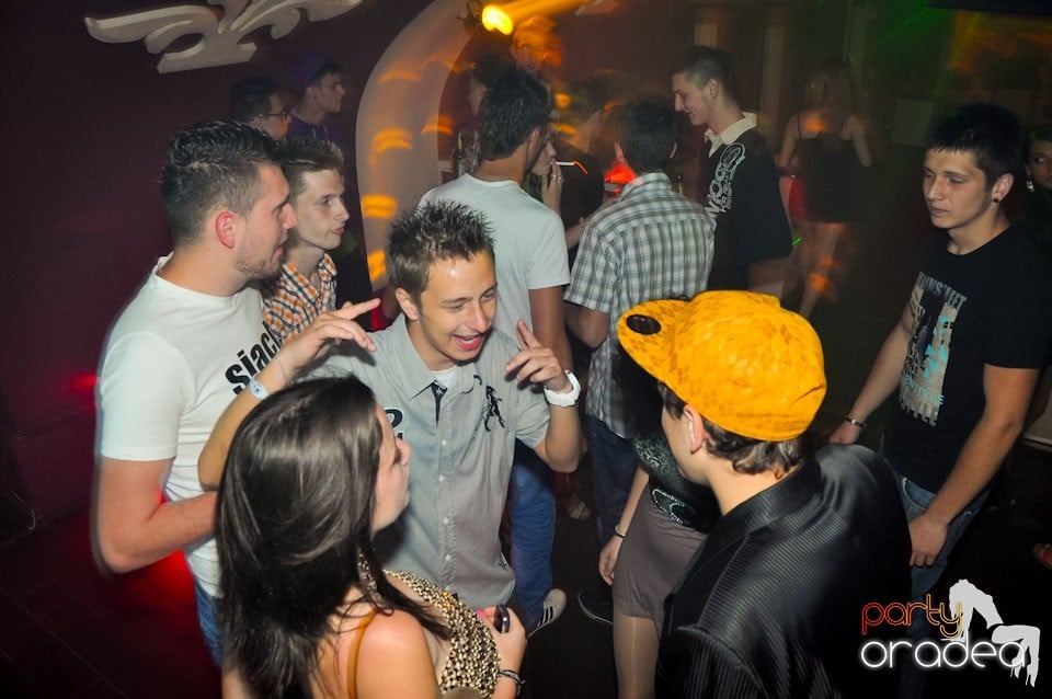 Happy Minute Party în Club Atti's,