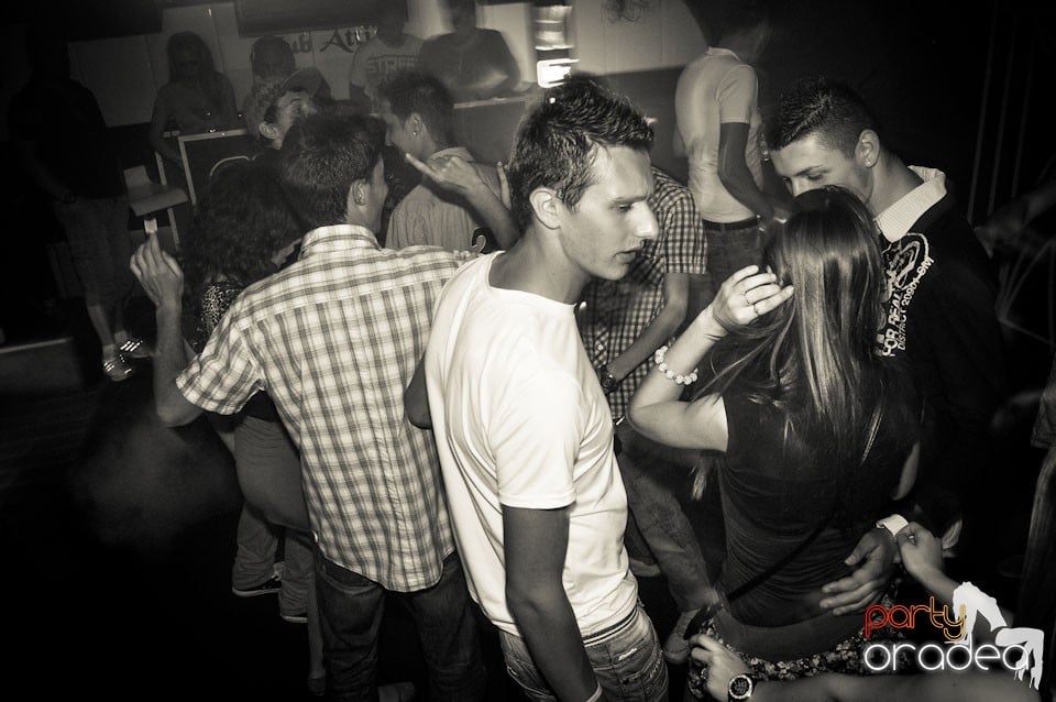 Happy Minute Party în Club Atti's,