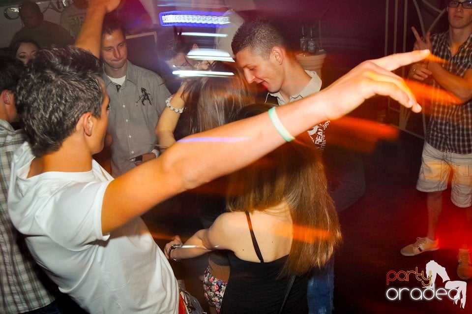 Happy Minute Party în Club Atti's,
