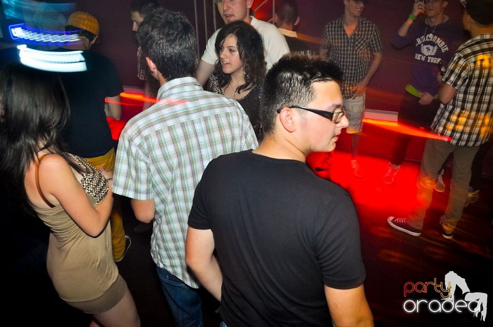 Happy Minute Party în Club Atti's,
