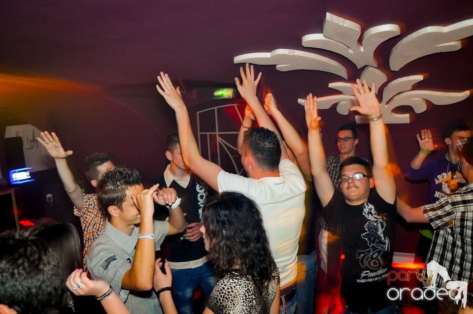 Happy Minute Party în Club Atti's,