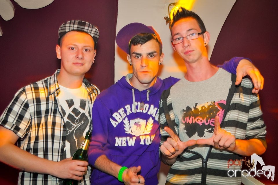 Happy Minute Party în Club Atti's,
