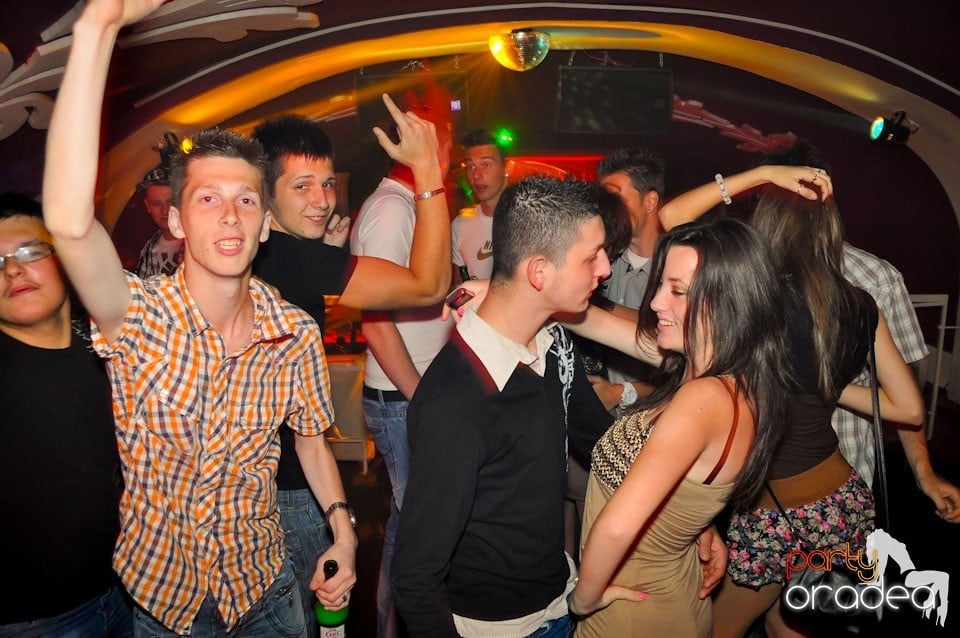 Happy Minute Party în Club Atti's,