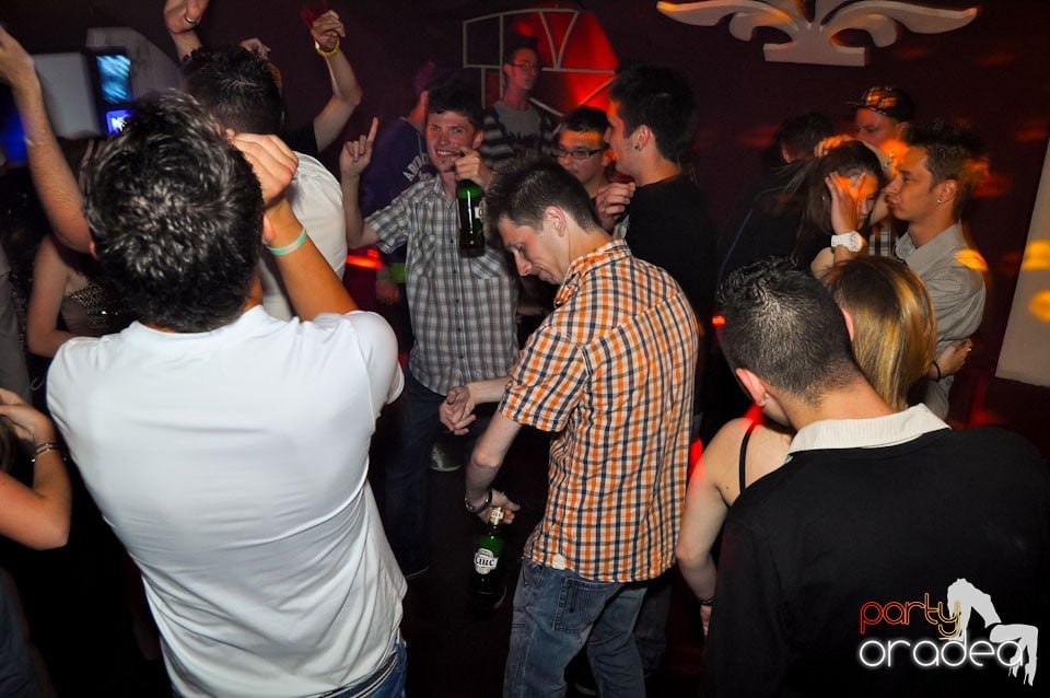 Happy Minute Party în Club Atti's,