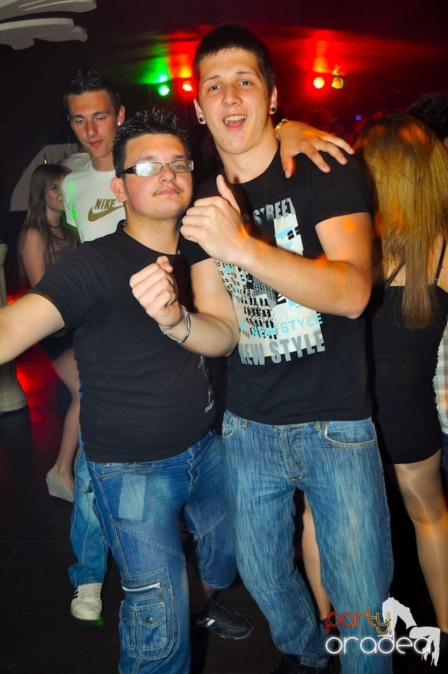 Happy Minute Party în Club Atti's,