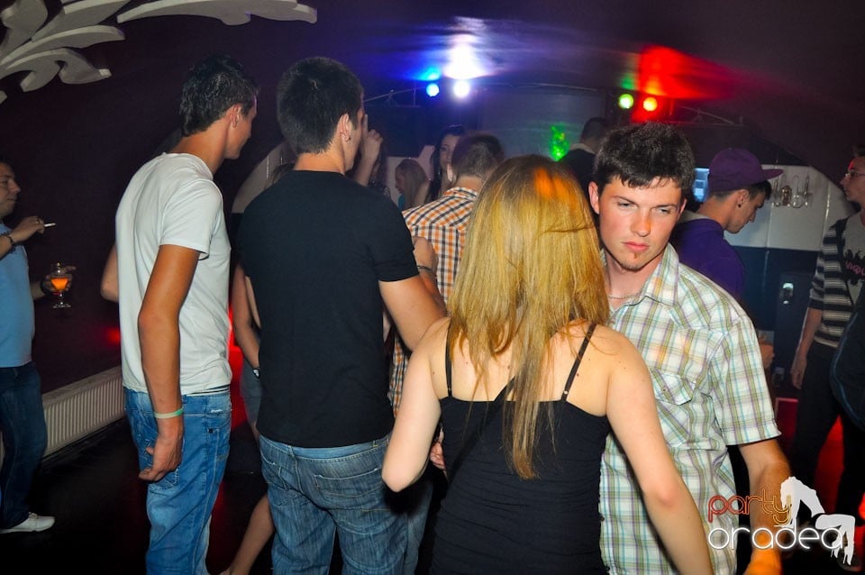 Happy Minute Party în Club Atti's,