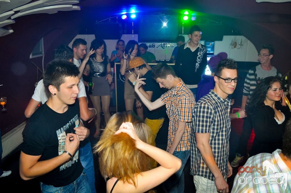 Happy Minute Party în Club Atti's,