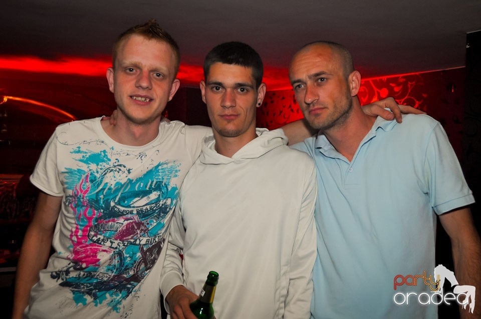 Happy Minute Party în Club Atti's,