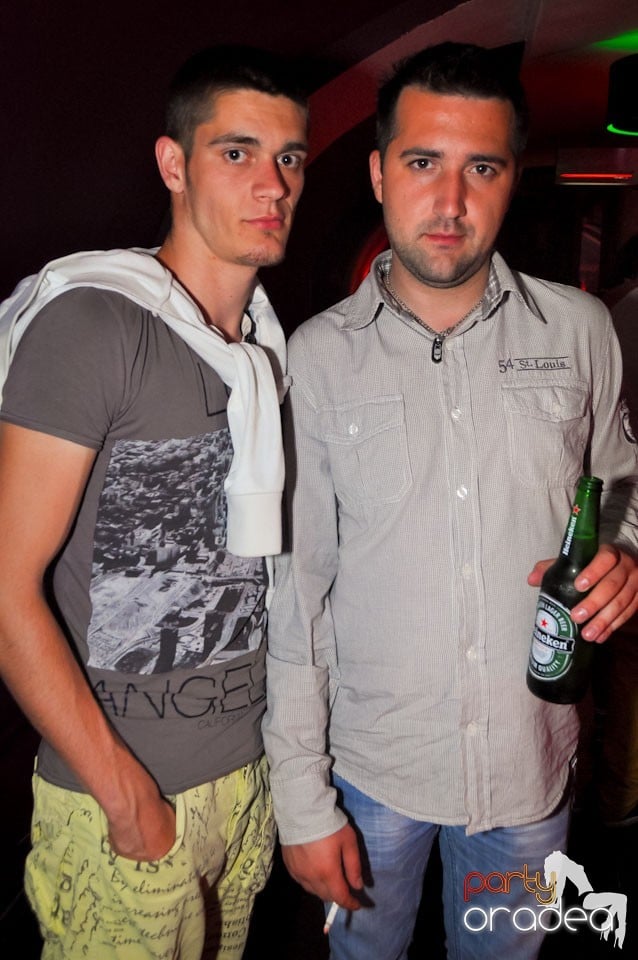 Happy Minute Party în Club Atti's,