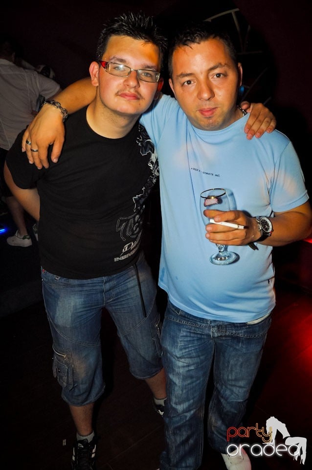 Happy Minute Party în Club Atti's,
