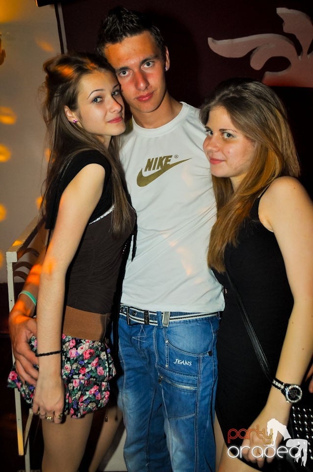 Happy Minute Party în Club Atti's,