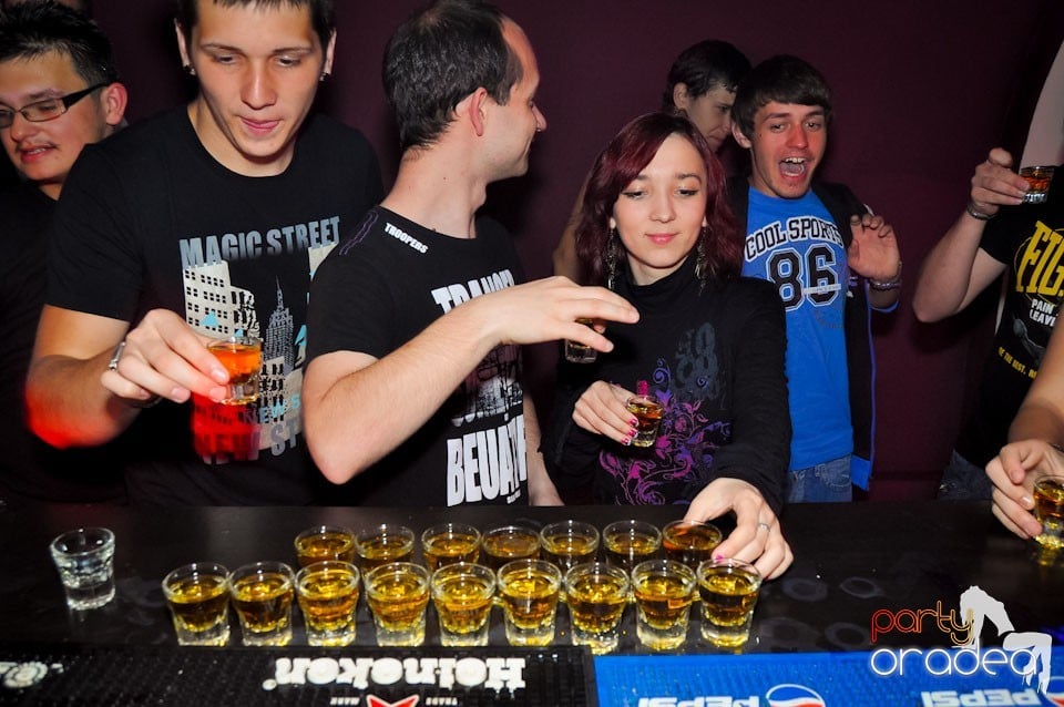 Happy Minute Party în Club Atti's,