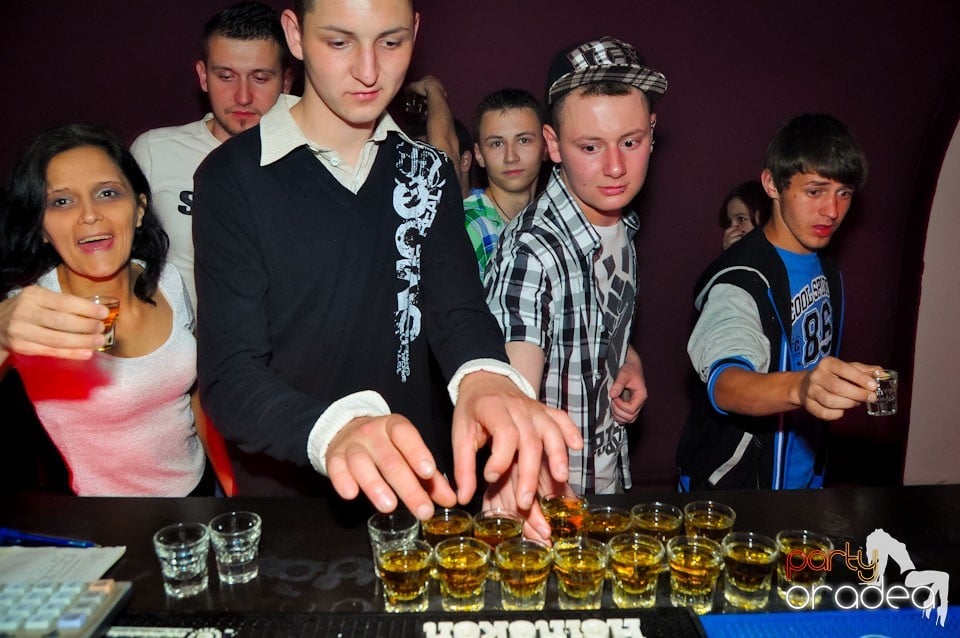 Happy Minute Party în Club Atti's,