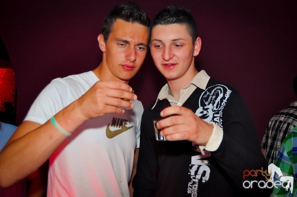 Happy Minute Party în Club Atti's,