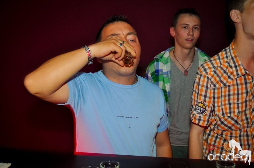 Happy Minute Party în Club Atti's,