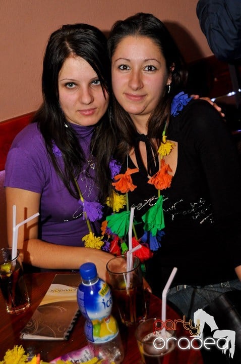 Hawaii Party continuă, 