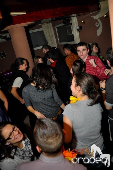 Hawaii Party continuă, 