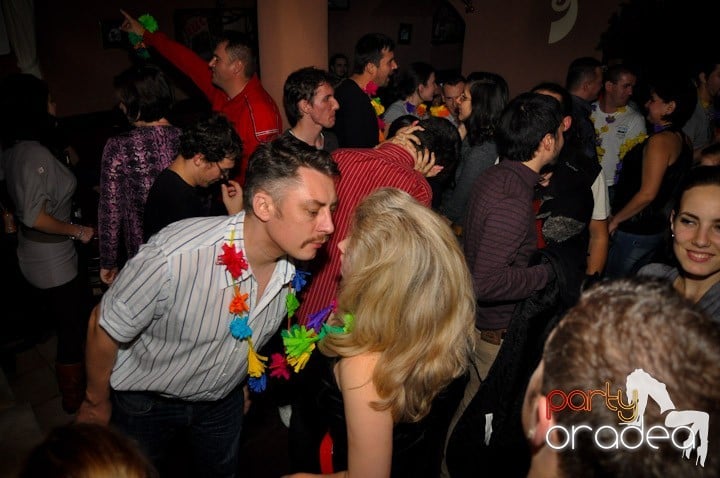 Hawaii Party continuă, 