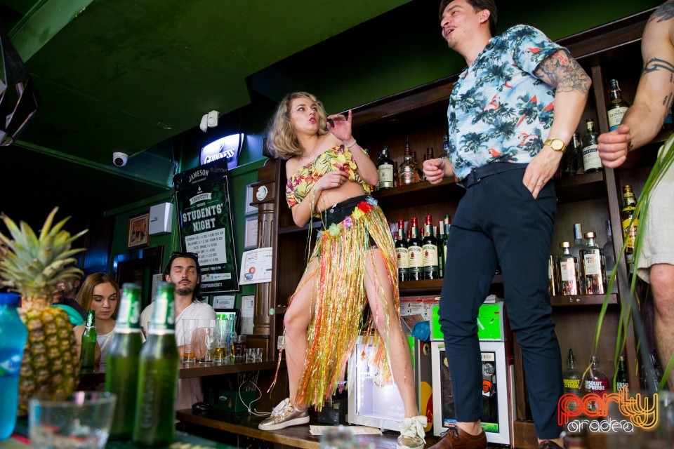 Hawaiian Party by Old Bones Society, Green Pub