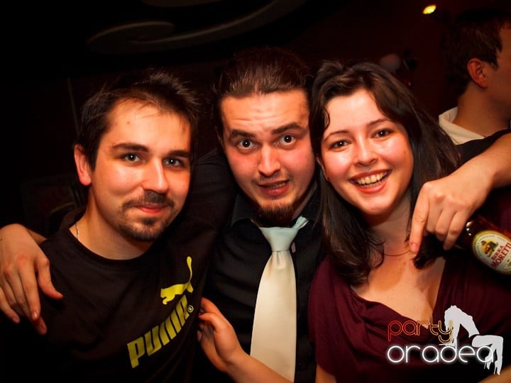 Hiturile anilor 2000 în Chanson Cafe,