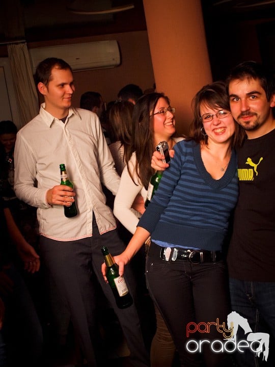 Hiturile anilor 2000 în Chanson Cafe,