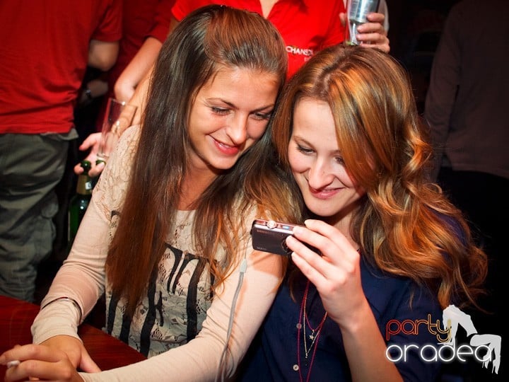 Hiturile anilor 2000 în Chanson Cafe,