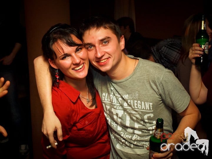 Hiturile anilor 2000 în Chanson Cafe,