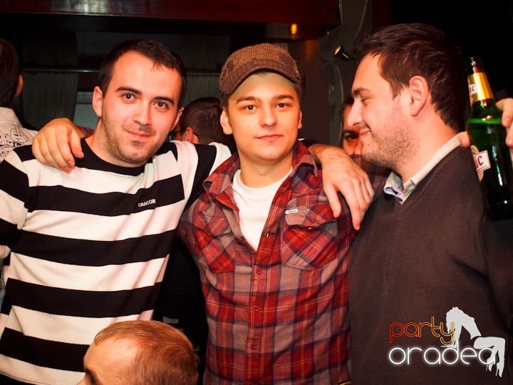 Hiturile anilor 2000 în Chanson Cafe,