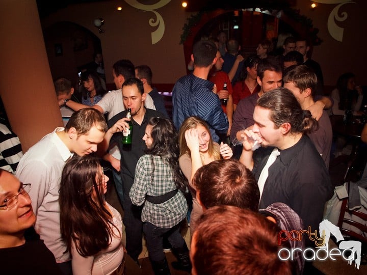 Hiturile anilor 2000 în Chanson Cafe,