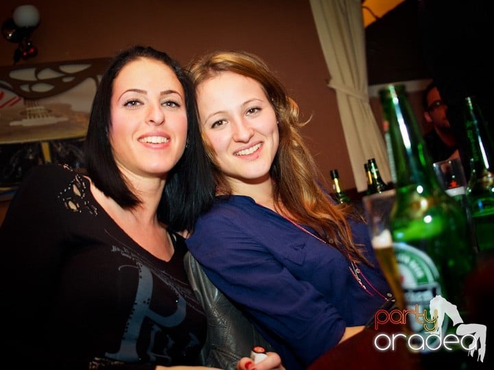 Hiturile anilor 2000 în Chanson Cafe,