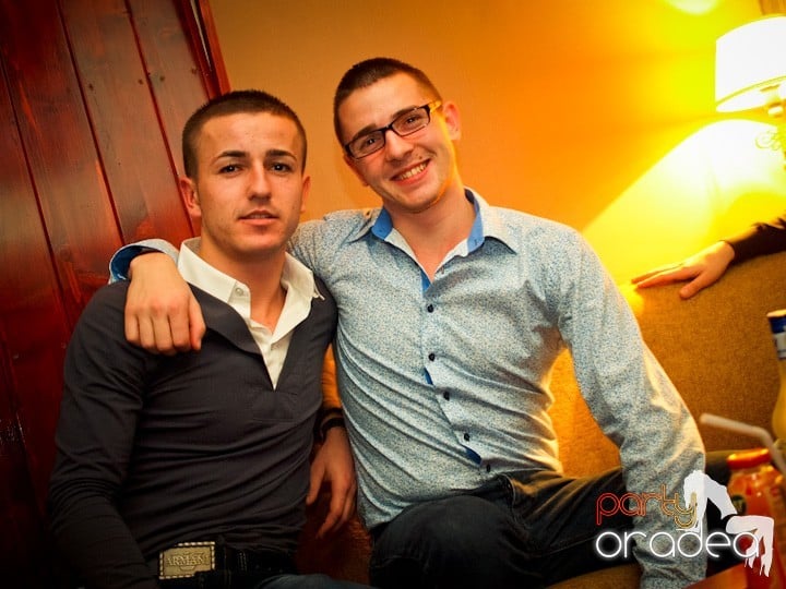 Hiturile anilor 2000 în Chanson Cafe,