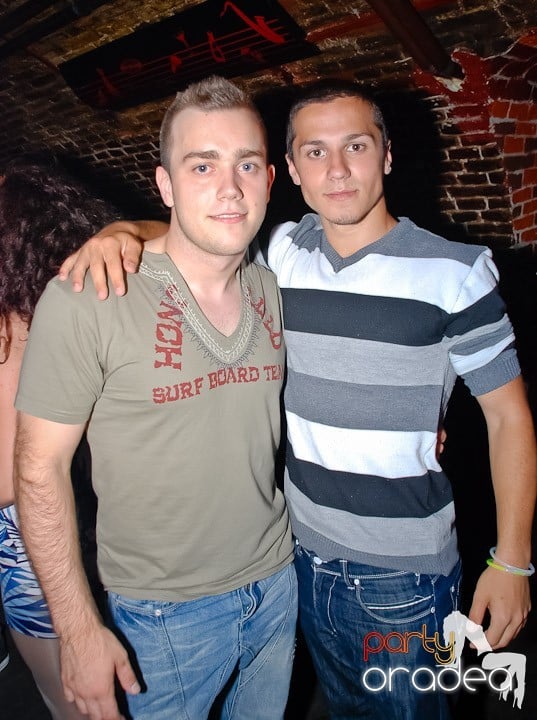 House Party în Club Escape, 