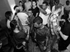 Începe distracţia în Club Downtown