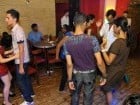 Începe distracţia în Club Downtown