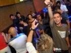 Începe distracţia în Club Downtown