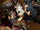 Începe distracţia în Club Downtown