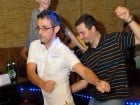 Începe distracţia în Club Downtown