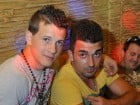 Începe distracţia în Club Downtown