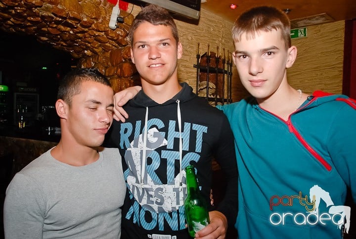 It's party time în Downtown, 