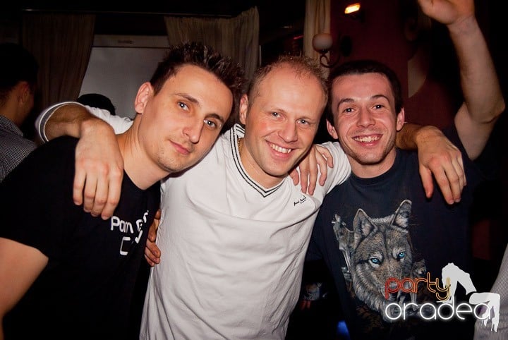 Jägermeister Party continuă,
