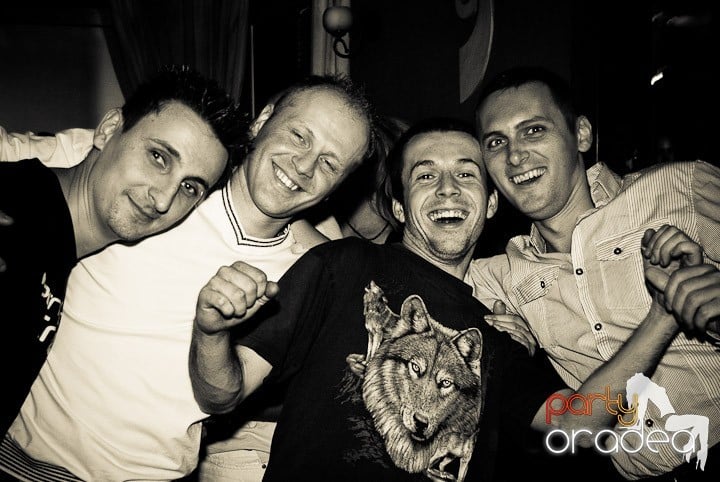 Jägermeister Party continuă,